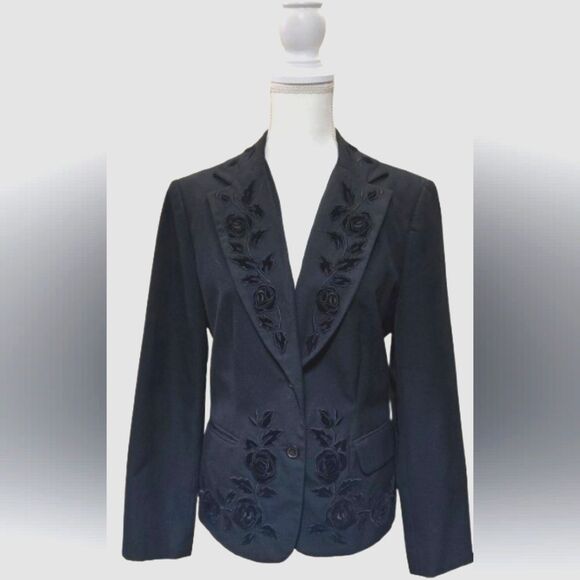 Leslie Fay Jackets & Blazers - Chic Black Blazer w/Velvet Floral Designs. M/10